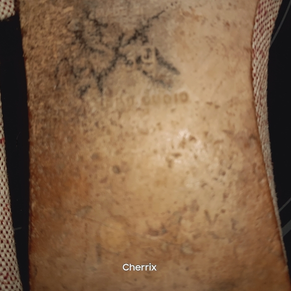 ๐ก Prada Red/Cream Flat Sandals ๐ก - Picture 3 of 5